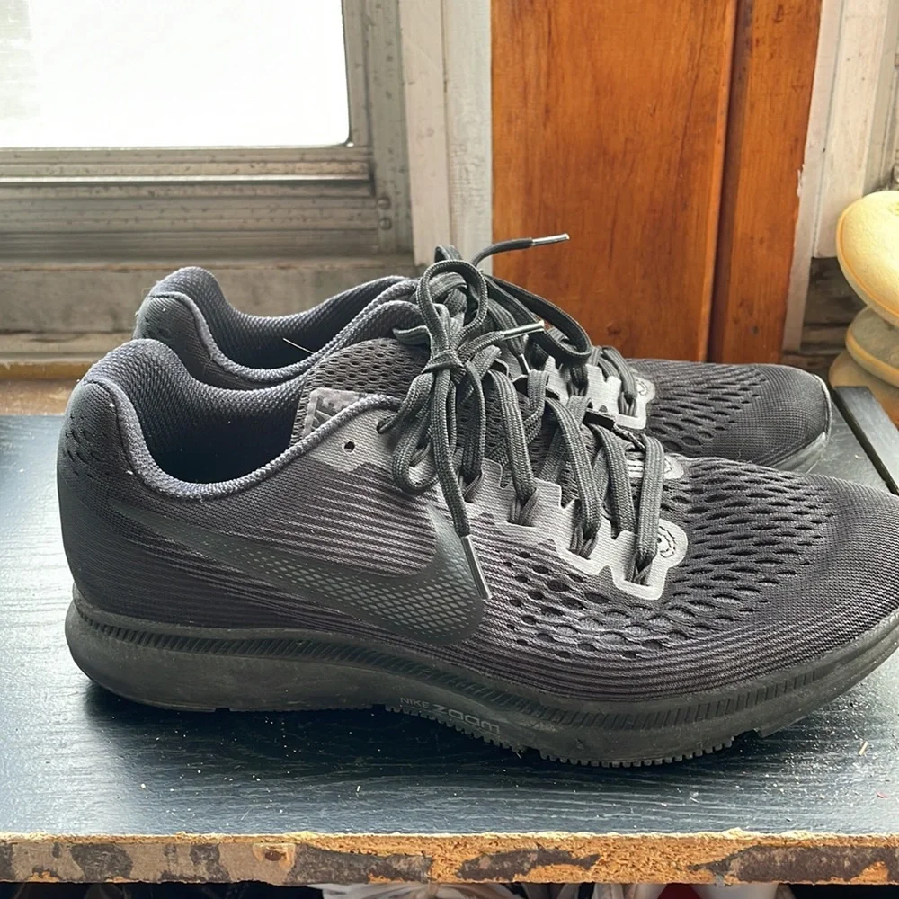Nike running sneakers - Picture 2 of 4